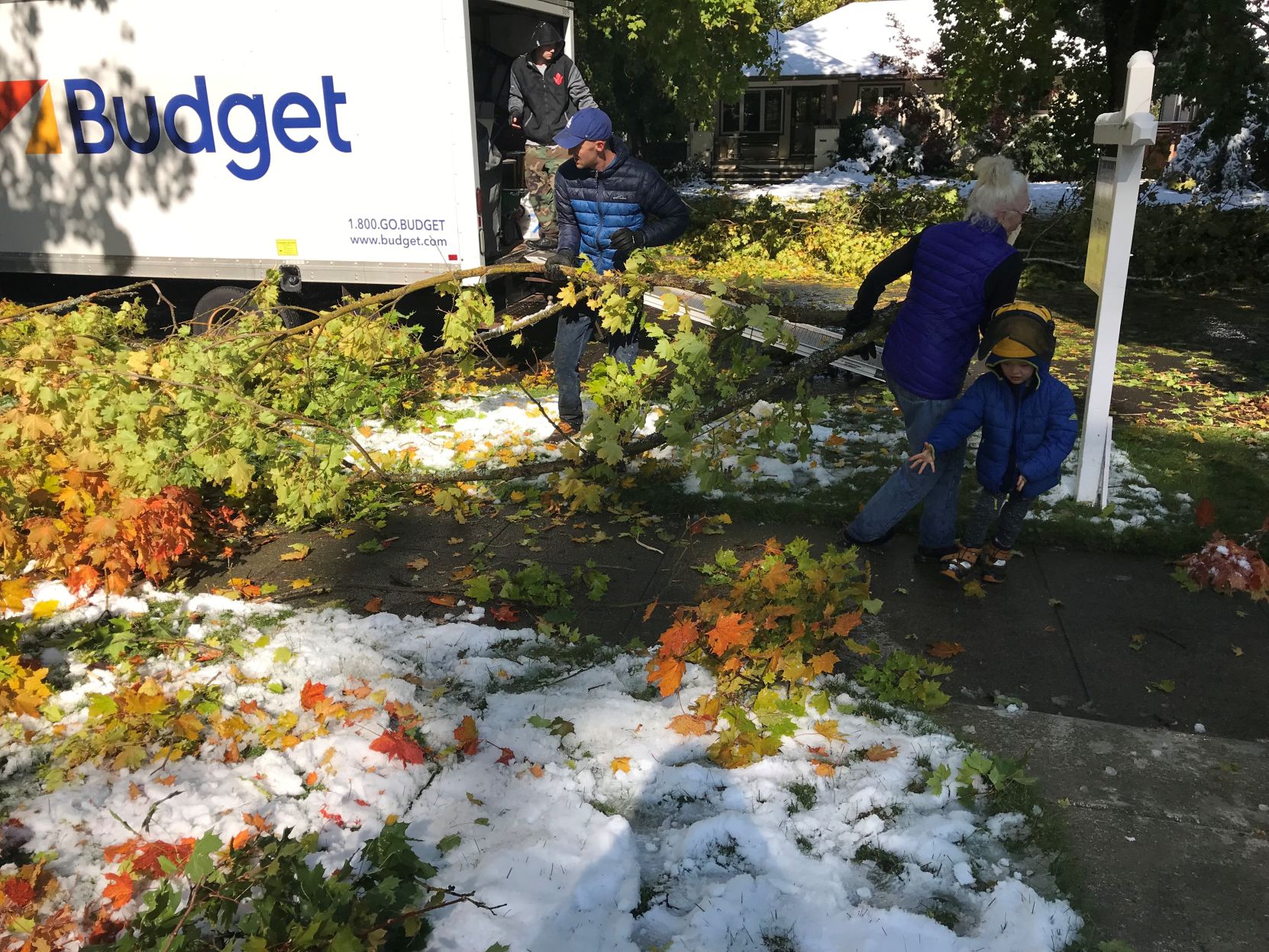 Winter storm damage cleanup shows a giving side of Spokane